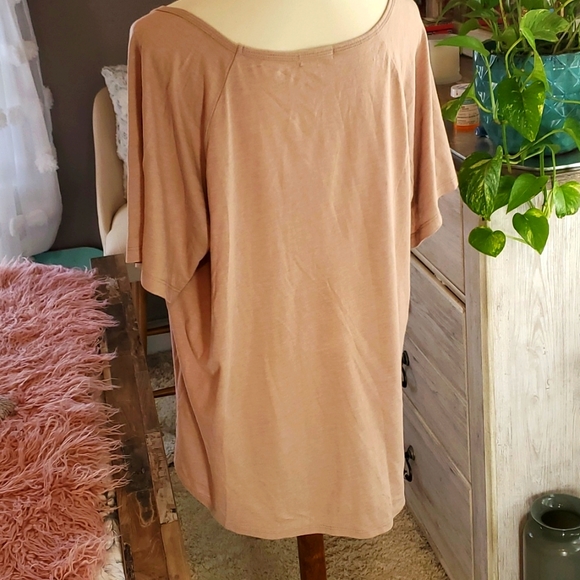 ❤❤Maurices top❤❤ - Picture 3 of 4